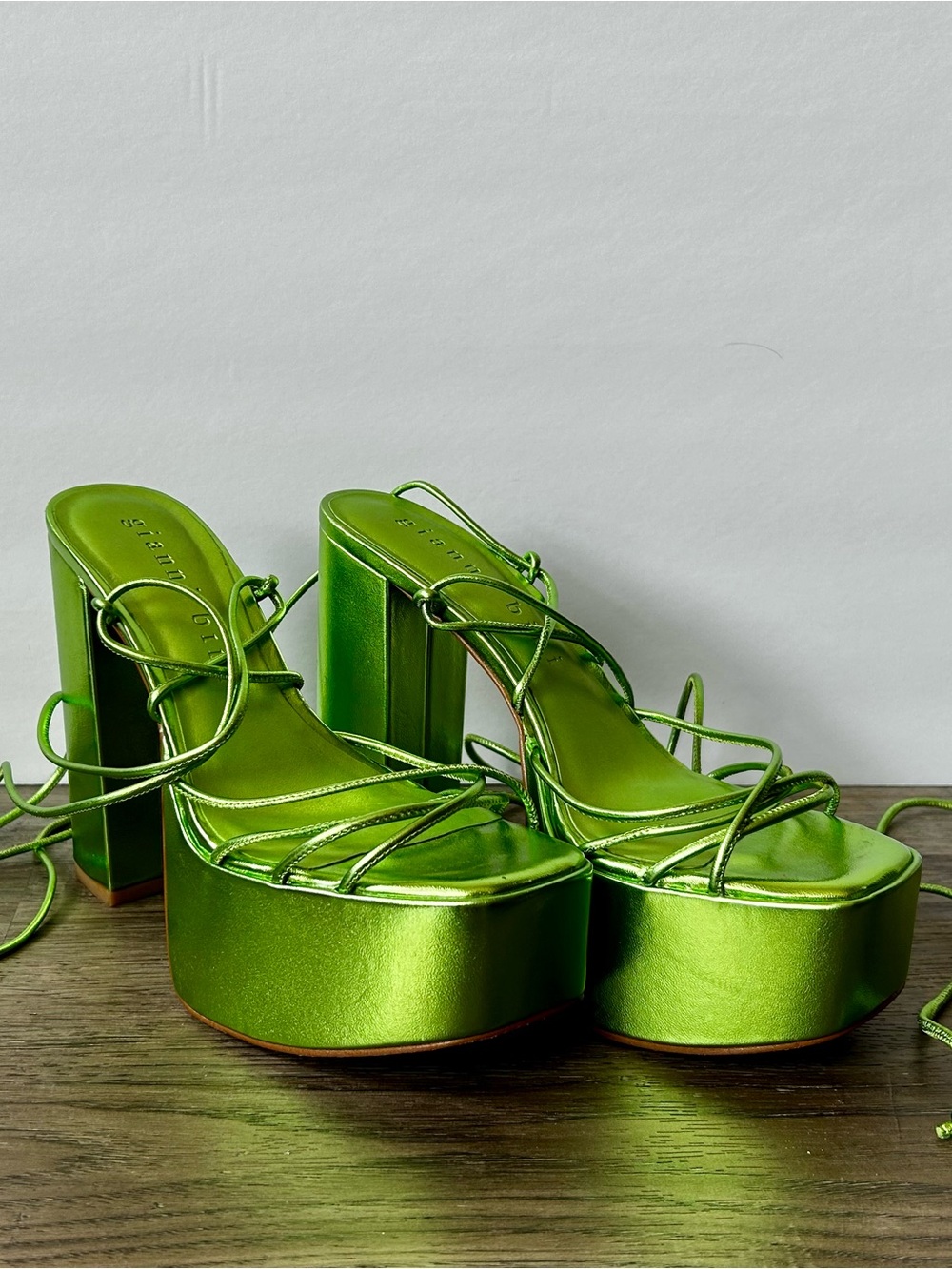 💚 Gianni Bini Metallic Green Platform Heels